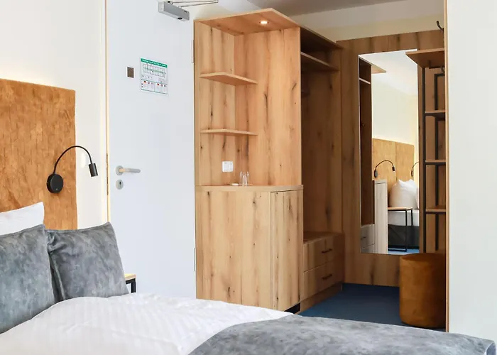 Project June - Ehemals Landgasthof فندق Jüterbog